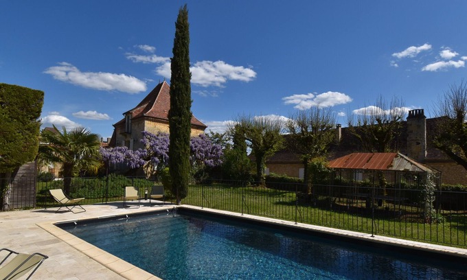 Domme House | Superior property belongings to the Kubrick's family, heated pool, set IN Domme