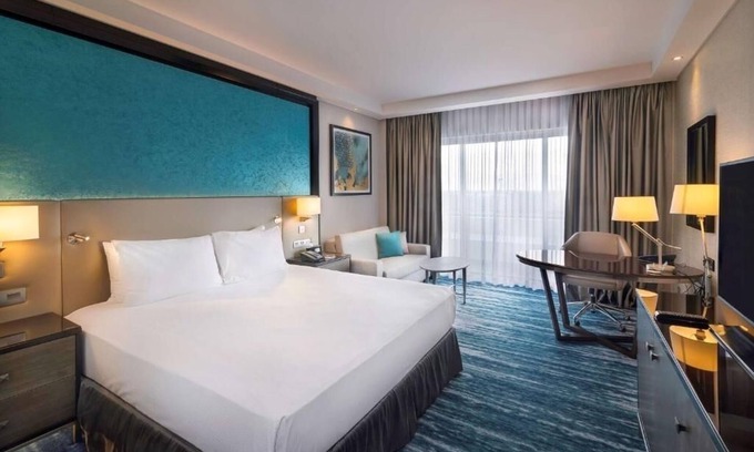 Al Ain Apartment | Superior Room Pool View Near Al Aini Park