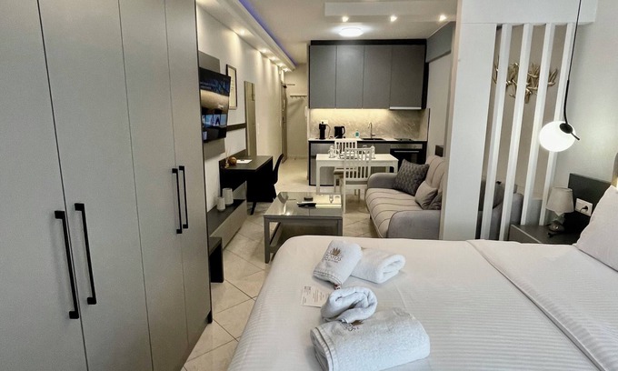 Thessaloniki City Centre Apartment | Superior Suite Zotos Luxury Studios & Apartments