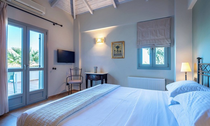 Longos Apartment | Superior Suites Afrodite & Artemis & Nafsika (50m²) 2-4 persons