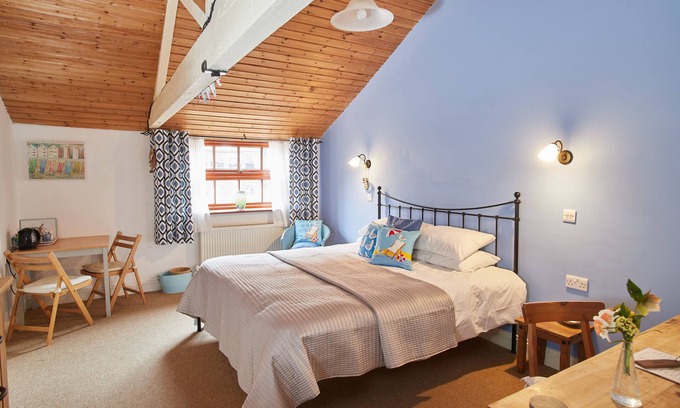 Hickling Bed & Breakfast | Superking En-Suite @ The Dairy Barns