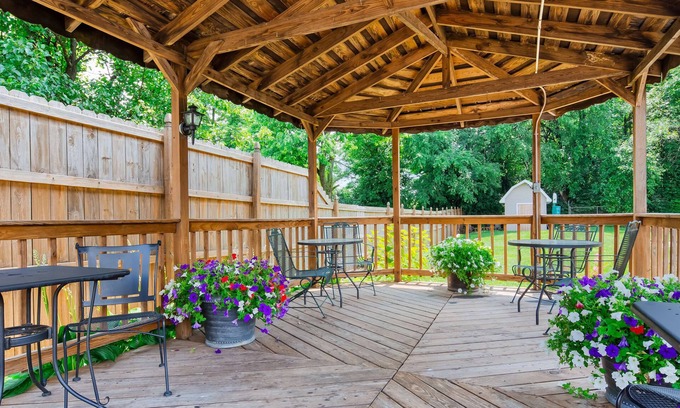 Bardstown Hotel | SureStay Hotel by Best Western Bardstown General Nelson