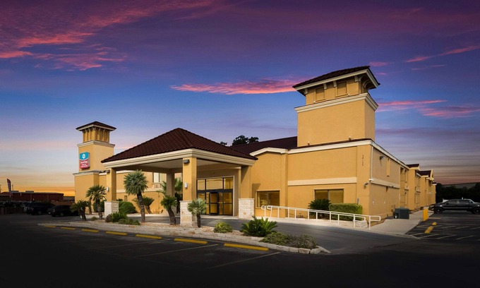 North San Antonio - SAT Hotel | SureStay Plus Hotel by Best Western San Antonio North
