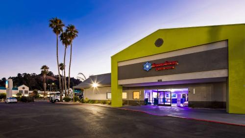 Point Richmond Hotel | SureStay Plus Hotel by Best Western Point Richmond