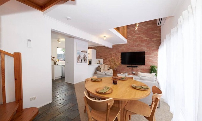 Torquay House | Surf Coast Shack - Close to surf shops!