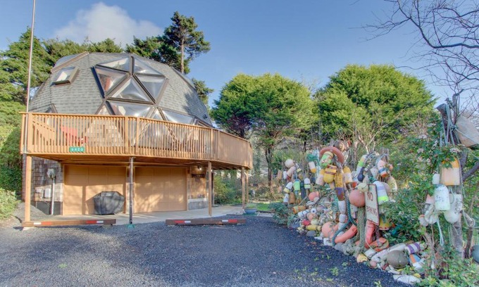 Otter Rock House | Surf Dome at Otter Rock