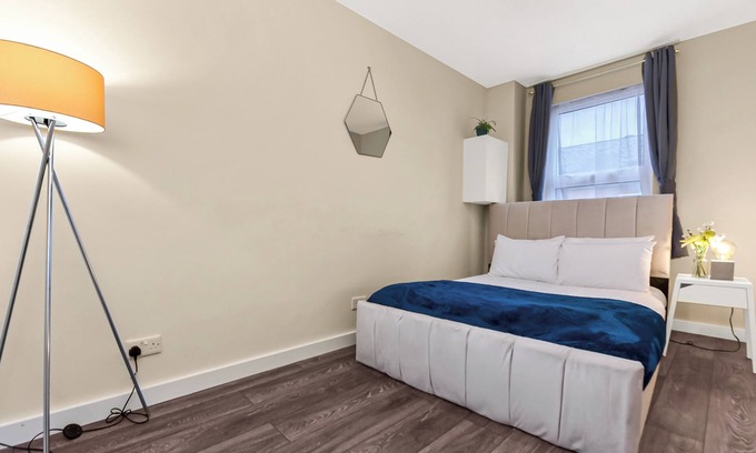 Evelyn Apartment | Surrey quays 2 Bed Flat Zone 2 Surrey Quays Free Parking
