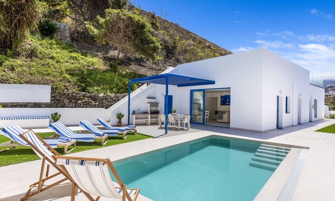 Puerto de la Cruz Villa | Sustainable Villa Marina, private heated pool, ultra fast wifi, AirCon, Heating