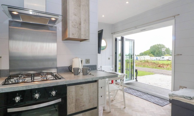 Sutton Weaver Cottage | Sutton Fields Chalet