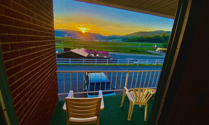 Heaters Hotel | Sutton Lane Motel