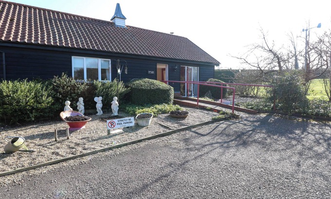 Halesworth Cottage | SWALLOW BARN, family friendly, country holiday cottage in Halesworth