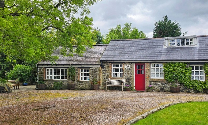 Bushmills Cottage | Swallow cottage, a quiet haven on the north Antrim Coast