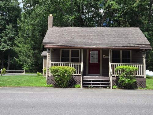 Oakland House | Swallow Falls Cabin 4