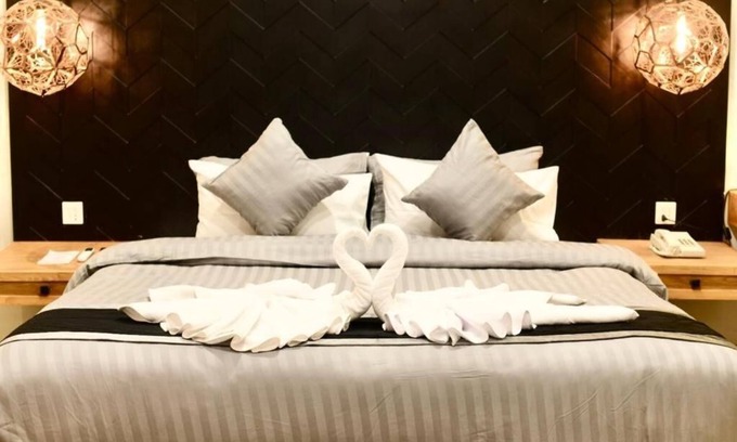 Johar Town Hotel | Swan Suites