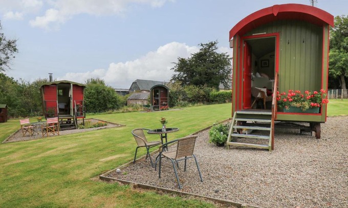 Llanfihangel Tal-y-llyn House | Sweet Briar Shepherds Hut
