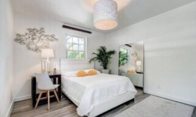Southwest House | Sweet Citrus Abode in West Palm Beach!