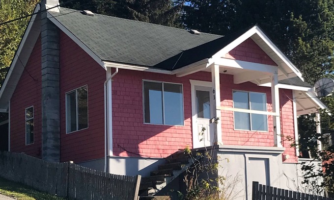 Alert Bay House | Sweet home in one of the most beautiful places on earth!