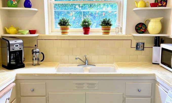 Estudillo Estates - Glen House | Sweet mid-century bungalow in beautiful San Leandro neighborhood.