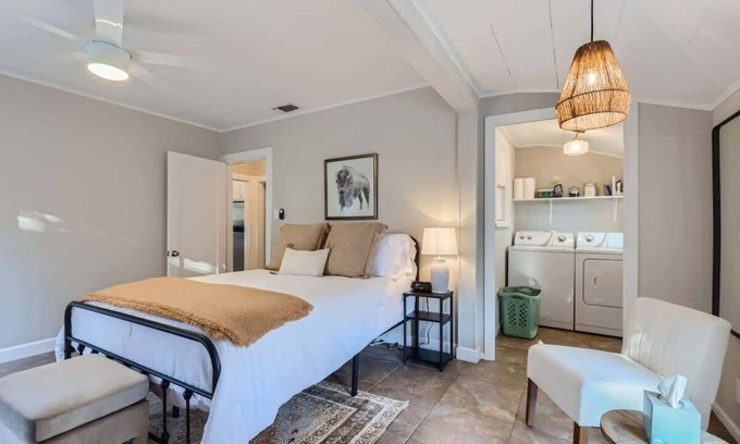 Georgetown House | Sweet Sage Cottage in Old Town Close to the Square