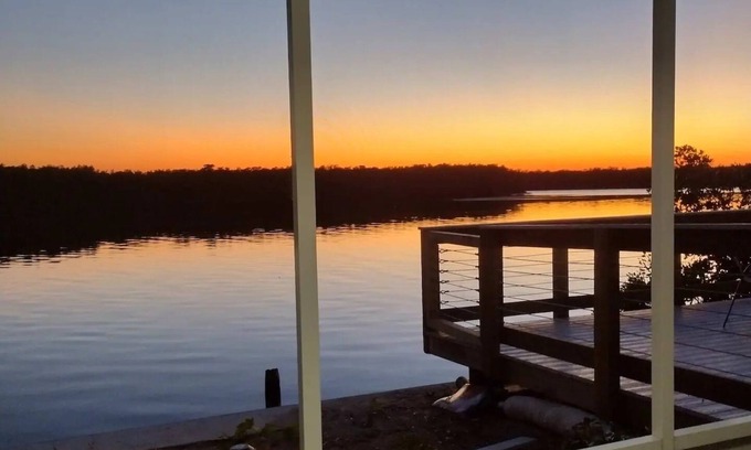 Ruskin House | Sweet Waterfront Excursion