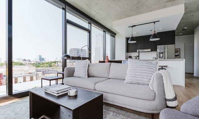 West Loop Apartment | Sweet West Loop 2BR w/Rooftop, Spa, Pool & Gym, by Blueground