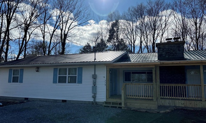 Mount Nebo Cottage | Sweets Falls Cottage Close to Summersville Lake & New River Gorge
