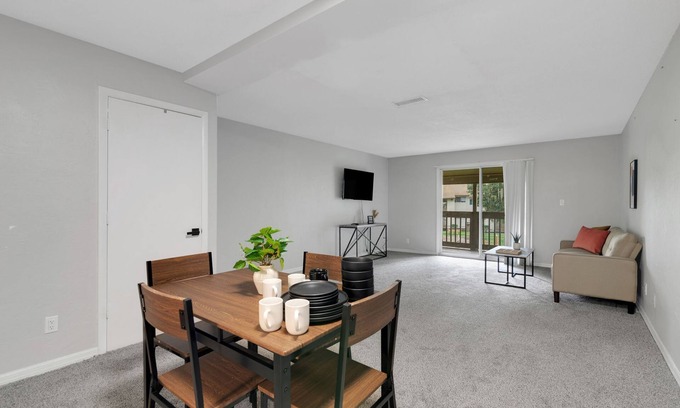 Gainesville Apartment | Sweetwater 7F I Beautiful 2Bd Apt I Free Parking