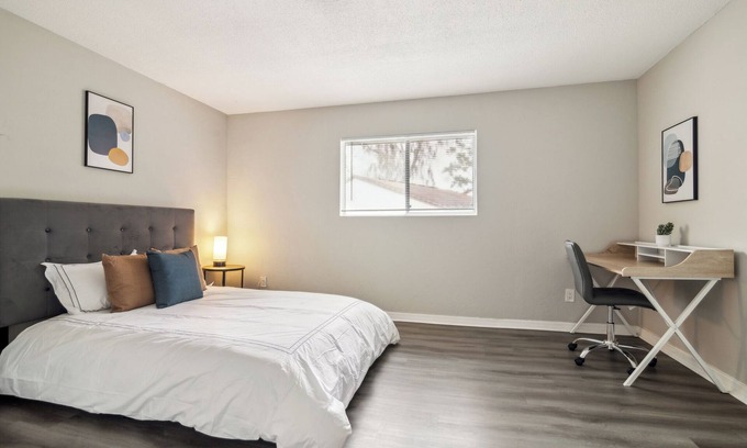 Gainesville Apartment | Sweetwater 8E I Beautiful 2Bd Apt I Free Parking