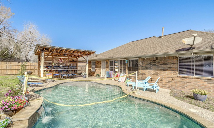 Spring House | Swim & Unwind: Pet-Friendly Home in Spring!