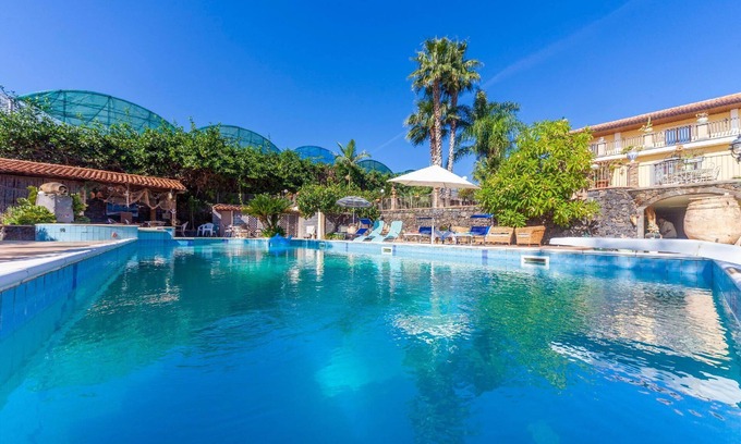 Fiumefreddo di Sicilia House | Swimming pool with jacuzzi, tropical park, prestigious stay, pool table, 2 kms from the beach