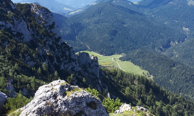 Aschau im Chiemgau House | Swiss stone pine vacation home with sauna, large terrace and fenced garden