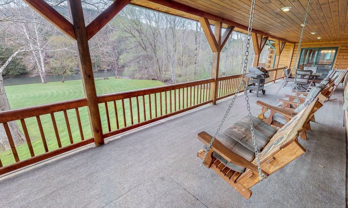 Gaines Cabin | Sycamore Cabin with Hot Tub Breathtaking Views