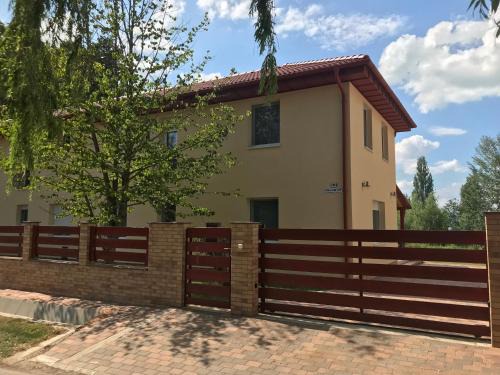 Balatonszarszo House | Szárszószép Villa