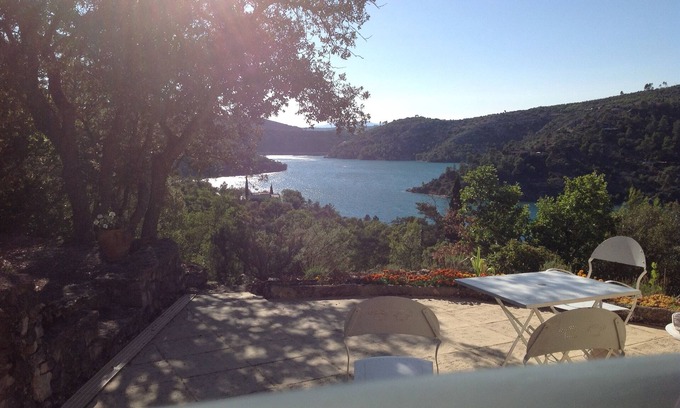 Esparron-de-Verdon Apartment | T1 charming classified * on the ground floor of villa with garden and swimming pool, private lake access