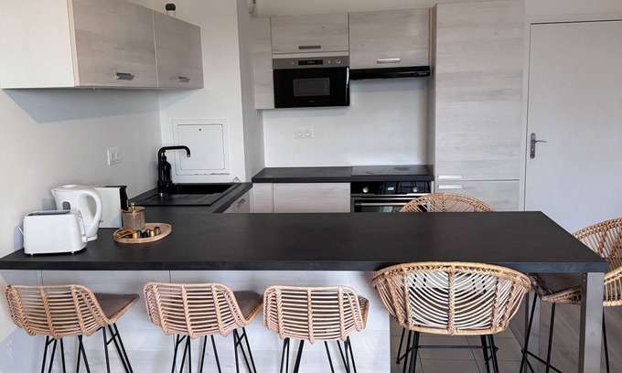 Maurepas Apartment | T2 apartment with private parking