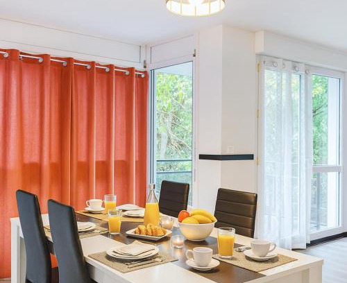 Downtown Angers Apartment | T2 paisible avec balcon verdoyant