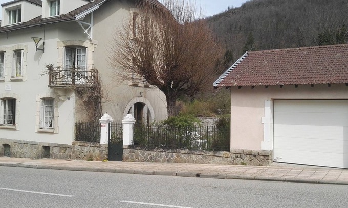 Ax-les-Thermes Apartment | T3 85m2 ds villa coecilia with garden 300m thermal baths cable cars Ax les Thermes