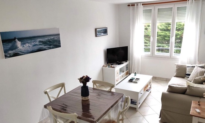 Donville-les-Bains Apartment | T3 apartment near beach, shops, town center