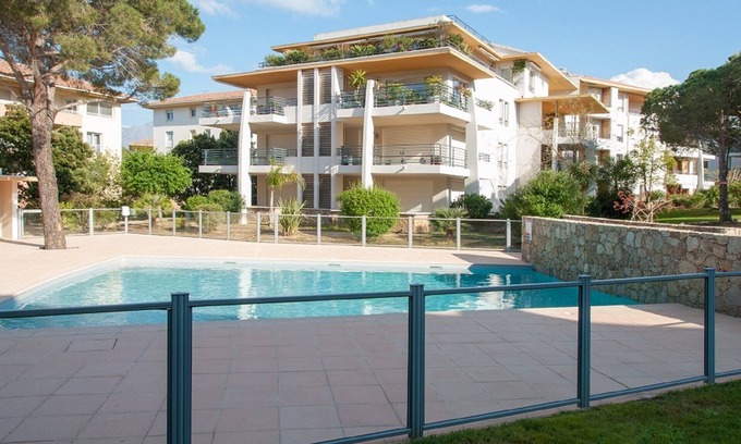 Calvi Apartment | T3 of standing 80m2, terrace, swimming pool. Beach and shops 6 minutes walk