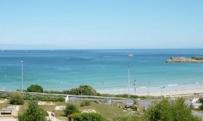 Trevou-Treguignec Apartment | T3 triplex, 2 separate bedrooms, garden and panoramic sea view