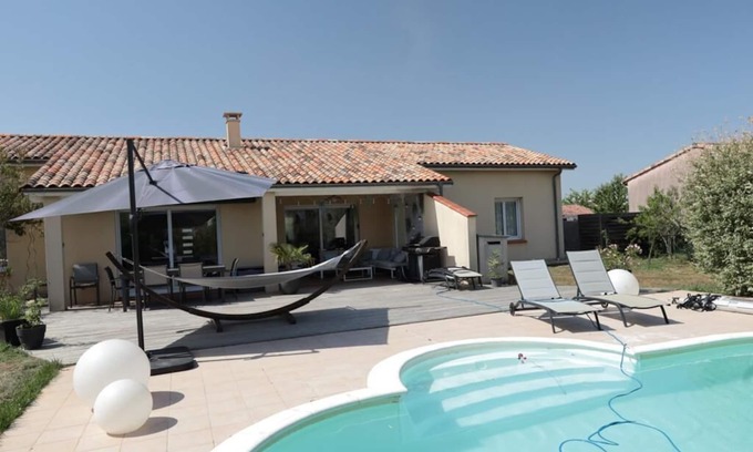 Daux Villa | T5 air-conditioned family villa with swimming pool, garden, equipped fitness room