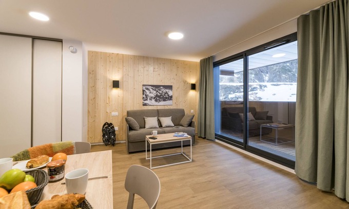 Piau Engaly Condo | T5 au pied des pistes | Vue imprenable | Piscine