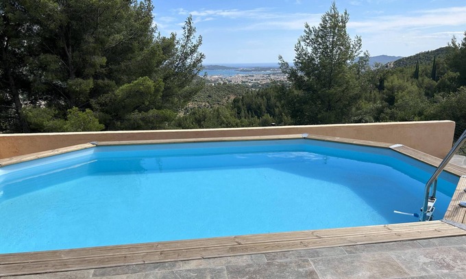 Le Revest-les-Eaux House | T5 house overlooking Toulon harbour with swimming pool