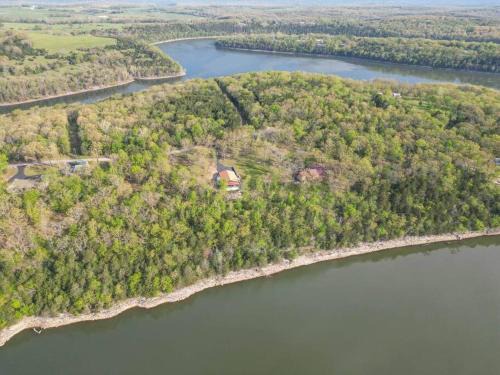 Golden House | Table Rock Lakefront on 2 Acres with firepit