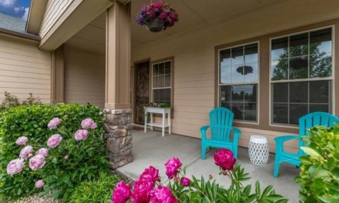 Meridian House | TAHITI AT THE VILLAGE - EXECUTIVE Home "BEST" Location in Boise/Meridian Area!