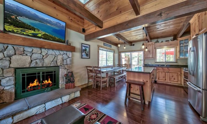 Country Club Estates Cabin | Tahoe Townie - Cozy Cabin in South Lake Tahoe!