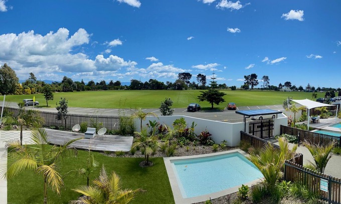 Tahunanui Apartment | Tahuna Beach Apartment - Easy walk to the beach & lots of local eateries!