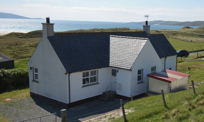 Harris Cottage | TAIGH MARSAILI, family friendly in Luskentyre, Isle Of Harris