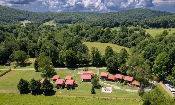 Robbinsville RV Rental | Tail of the Dragon Resort Campground Mountain View