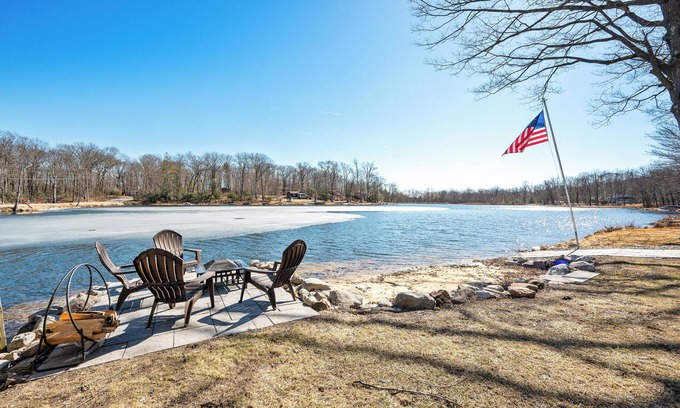 Swartswood House | Take a break and unwind at Plymouth Lakefront Retreat with a Hot Tub